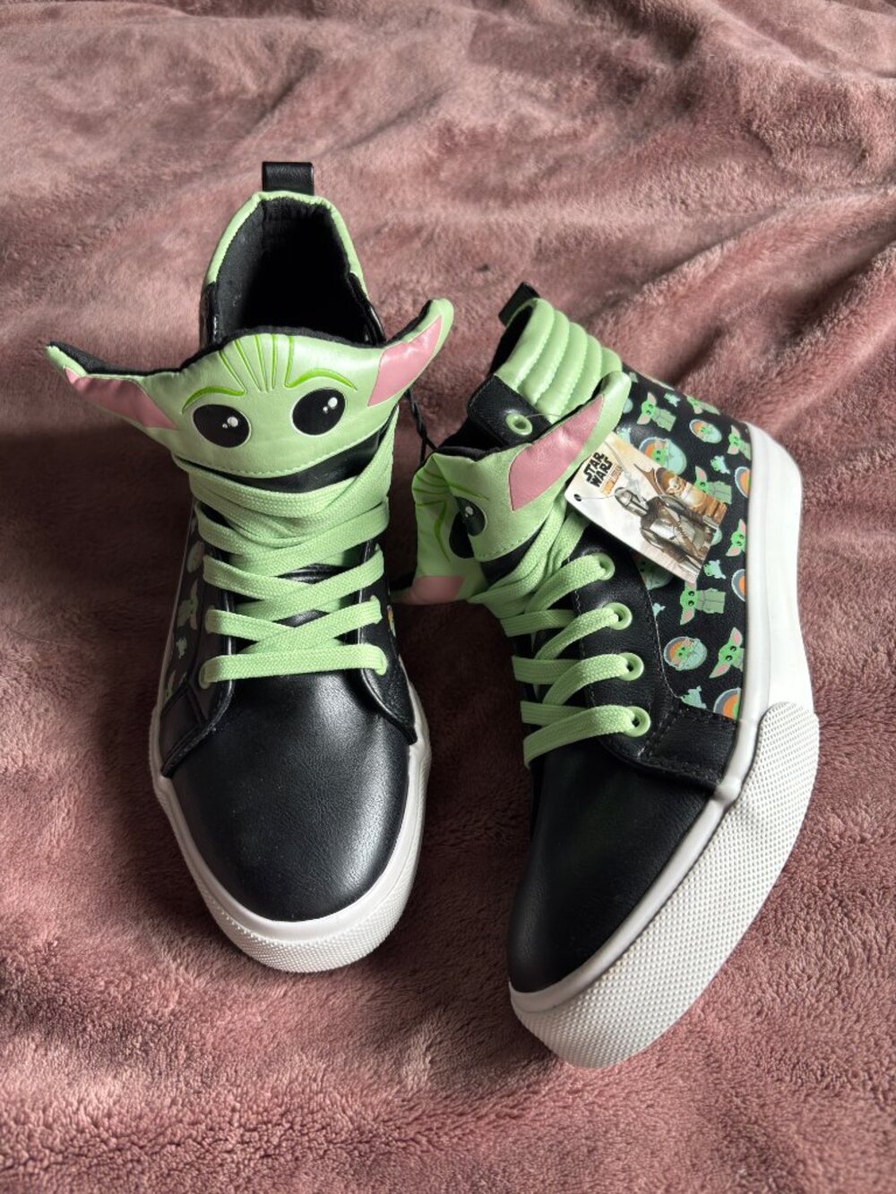 NWT Mandalorian Baby Yoda Grogu Womens High Top Shoes Sneakers Size 7